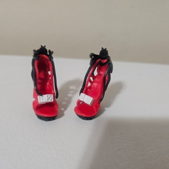 Monster High Doll - Operetta Dot Dead Dress and shoes - Picture 6 of 6